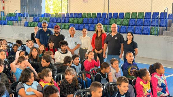 Programa Bons Olhos Paraná leva atendimento oftalmológico a estudantes de Quarto Centenário